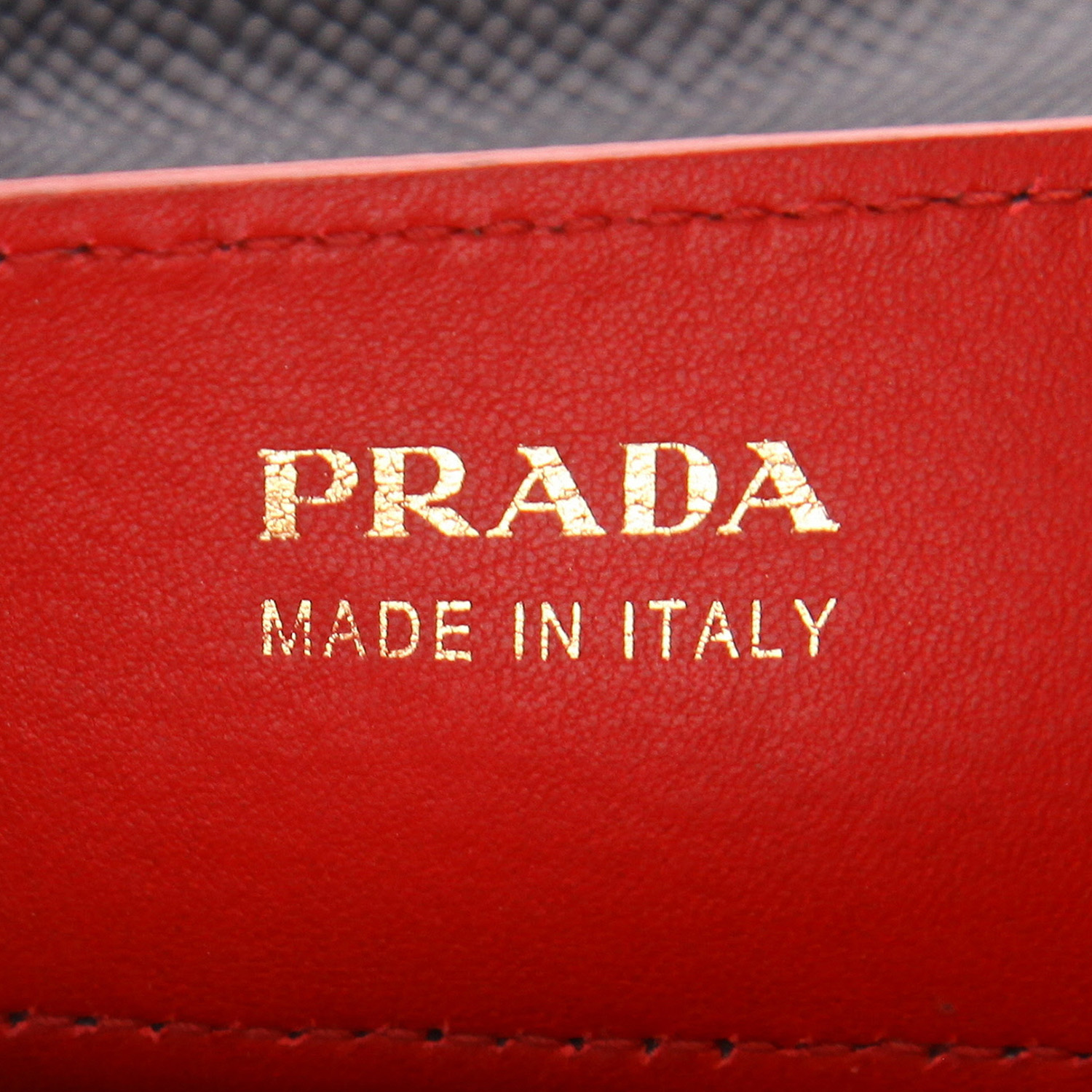 Sac à main Prada   en cuir saffiano noir - Detail D2