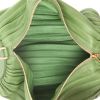 Bolso bandolera Loewe  Bracelet Pouch en cuero verde - Detail D3 thumbnail