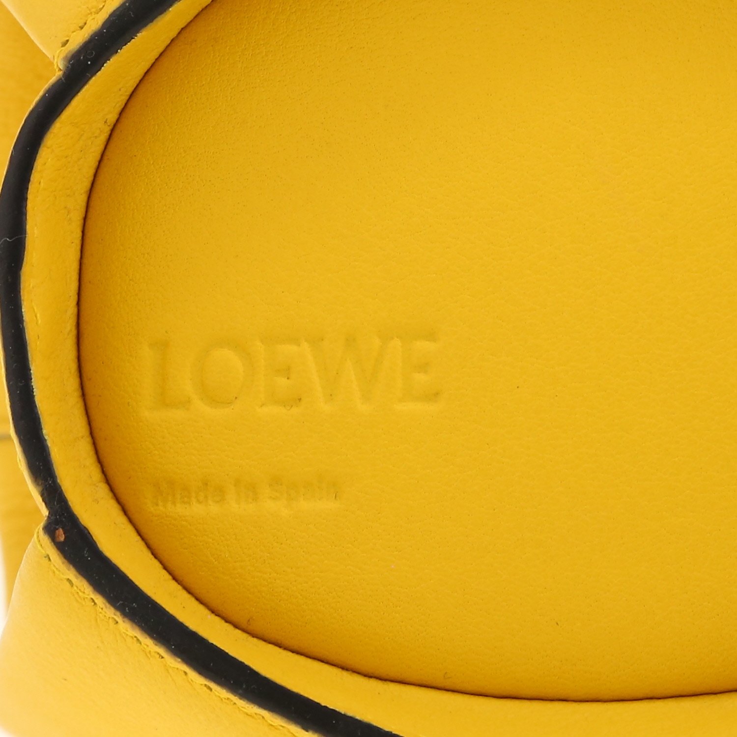 Bolso bandolera Loewe  Elephant Pocket en cuero amarillo - Detail D2