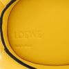 Bolso bandolera Loewe  Elephant Pocket en cuero amarillo - Detail D2 thumbnail