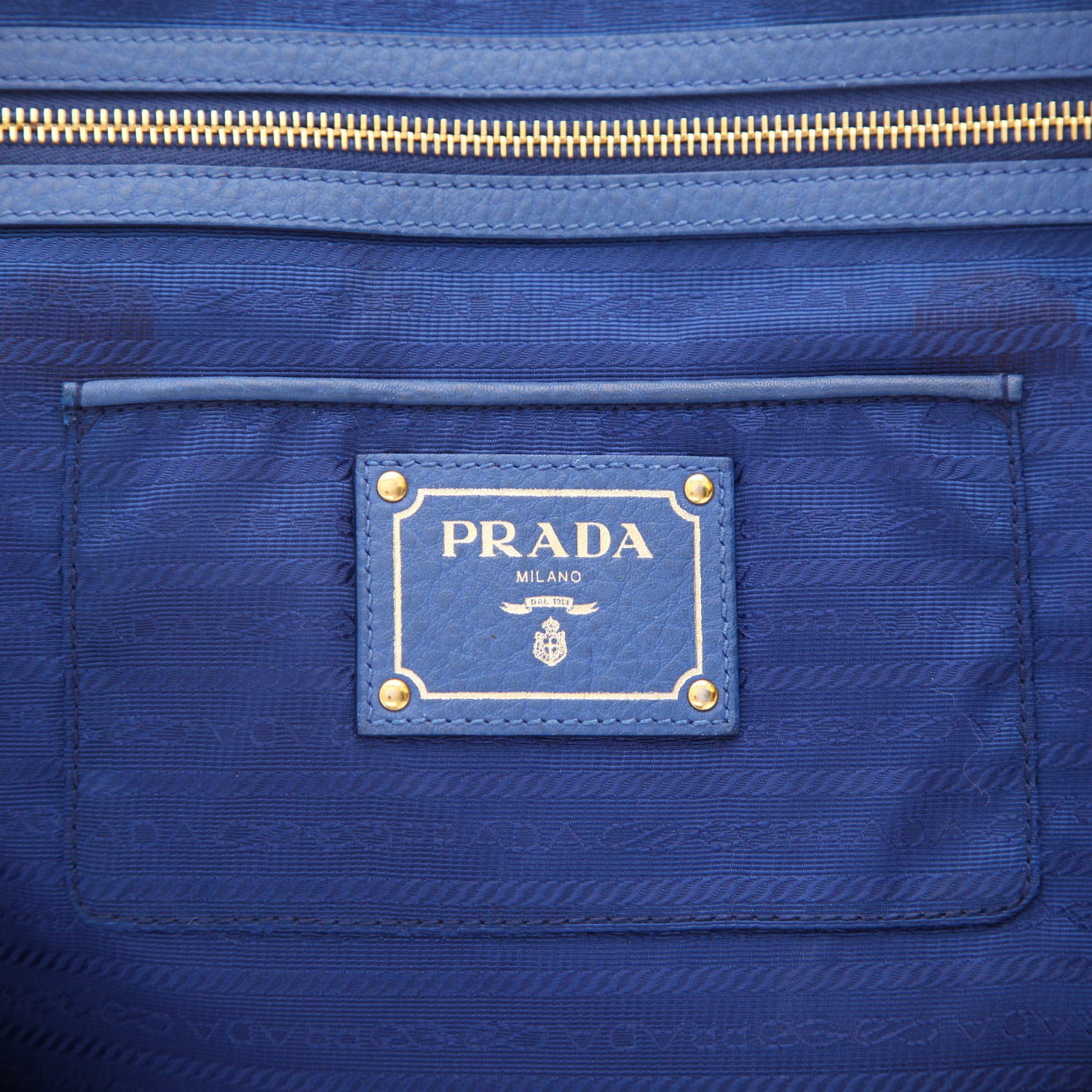 Bolso de mano Prada   en cuero azul - Detail D2