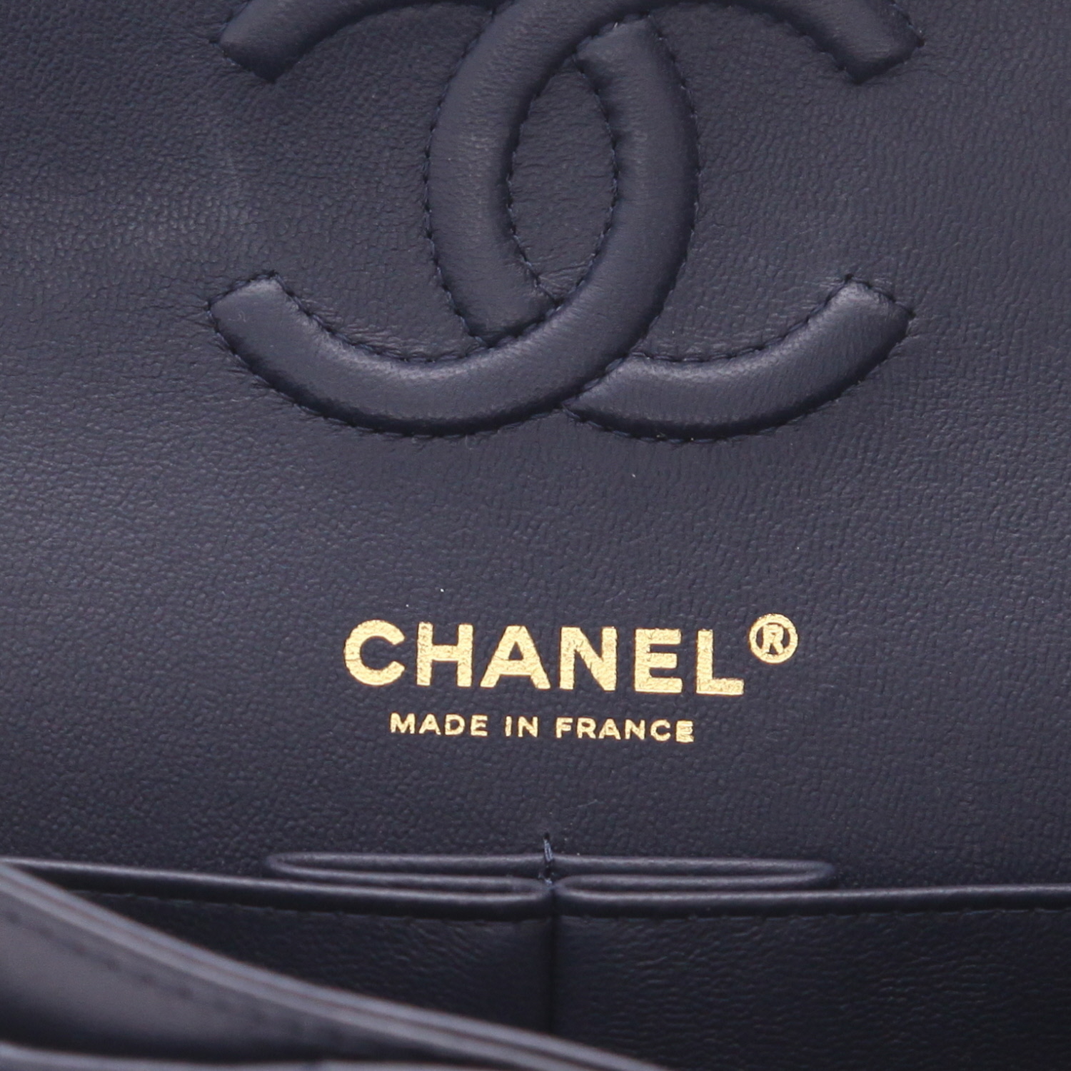 Chanel  Timeless Petit handbag  in blue quilted leather - Detail D2