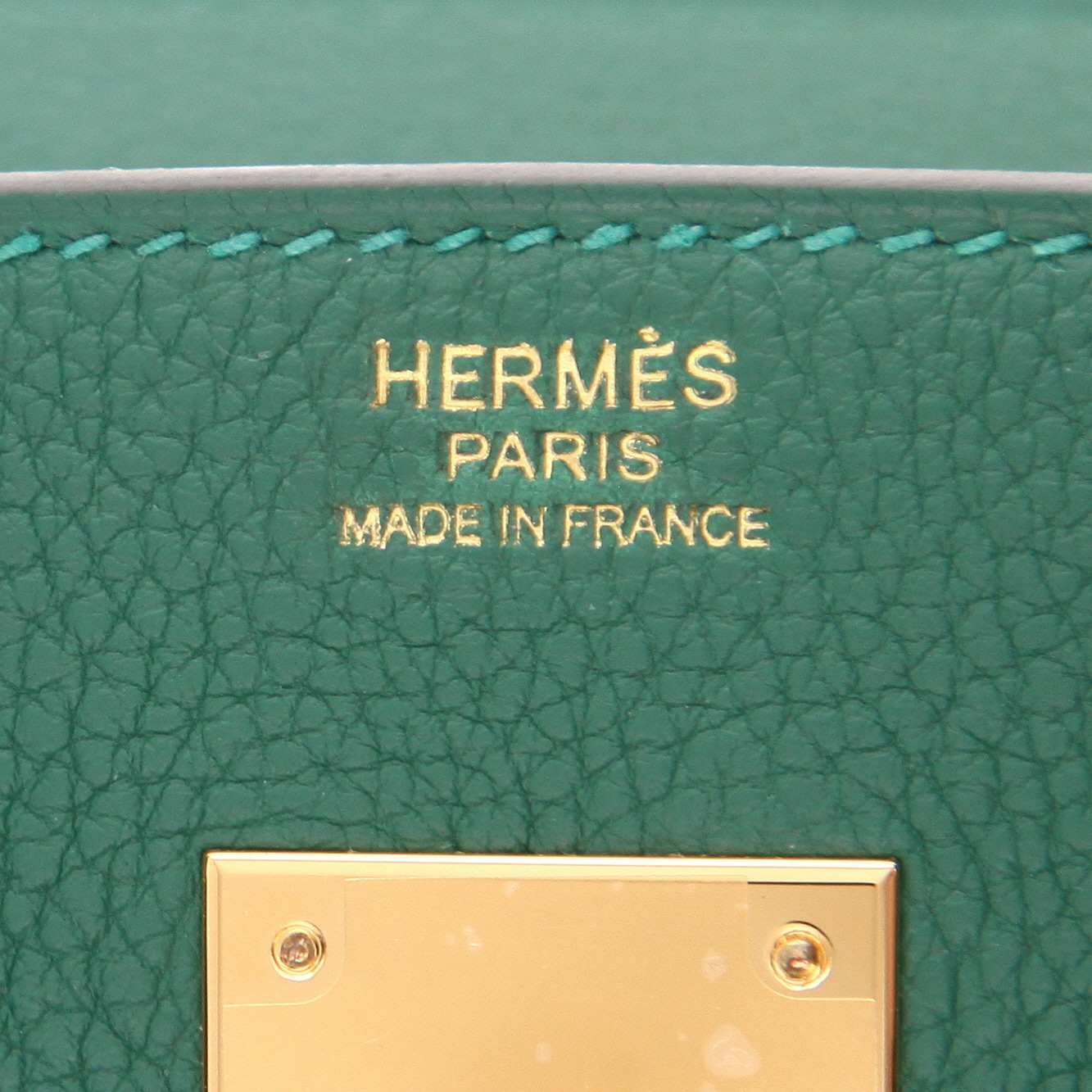 Hermès  Birkin 30 cm handbag  in Vert Moyen togo leather - Detail D2