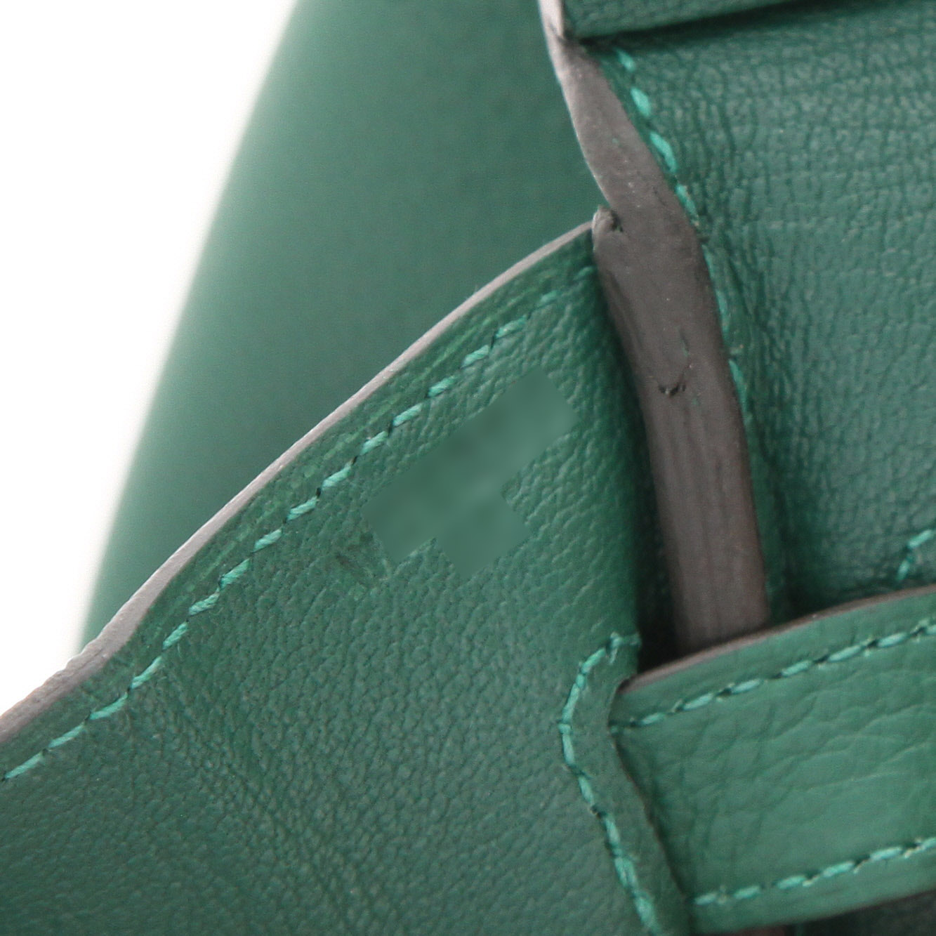 Hermès  Birkin 30 cm handbag  in Vert Moyen togo leather - Detail D4