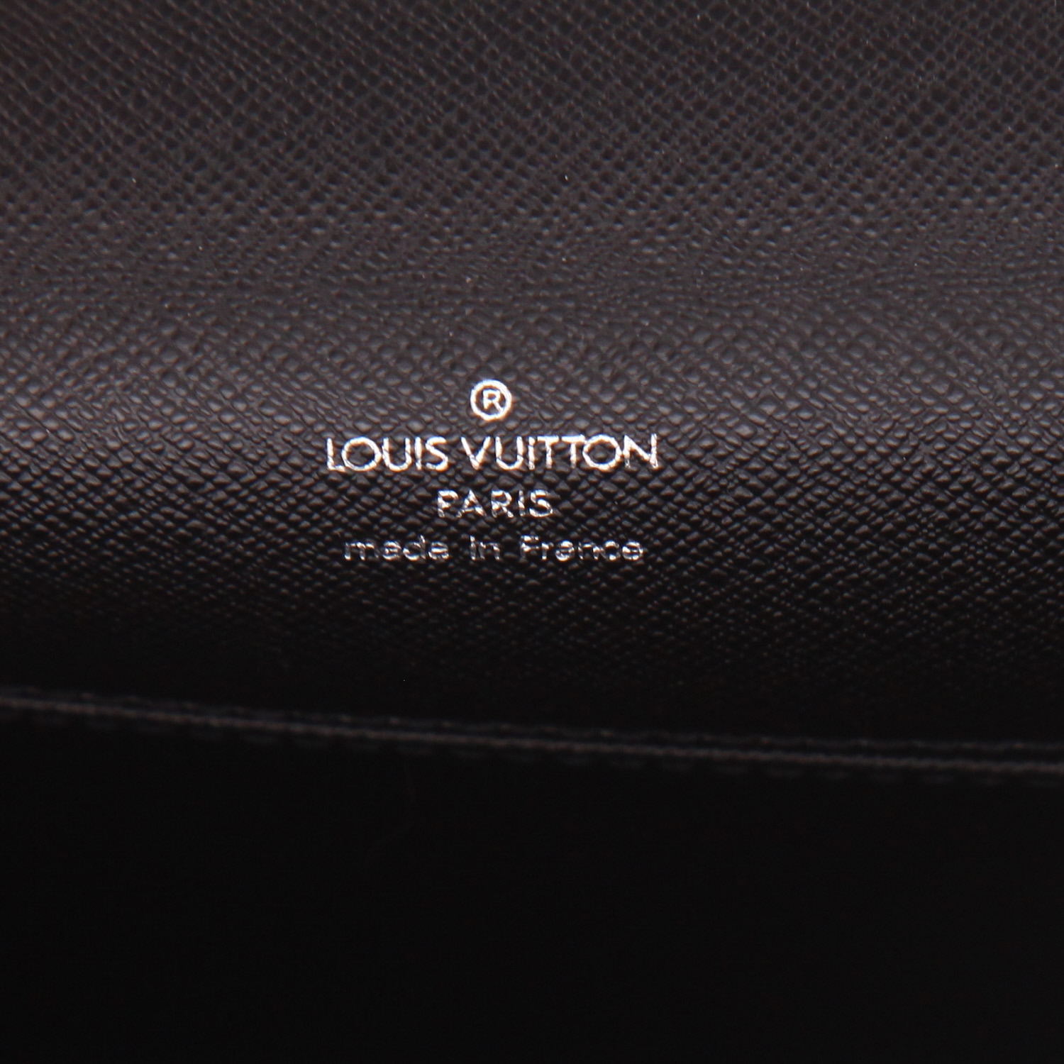 Porte-documents Louis Vuitton  Angara en cuir taiga noir - Detail D2
