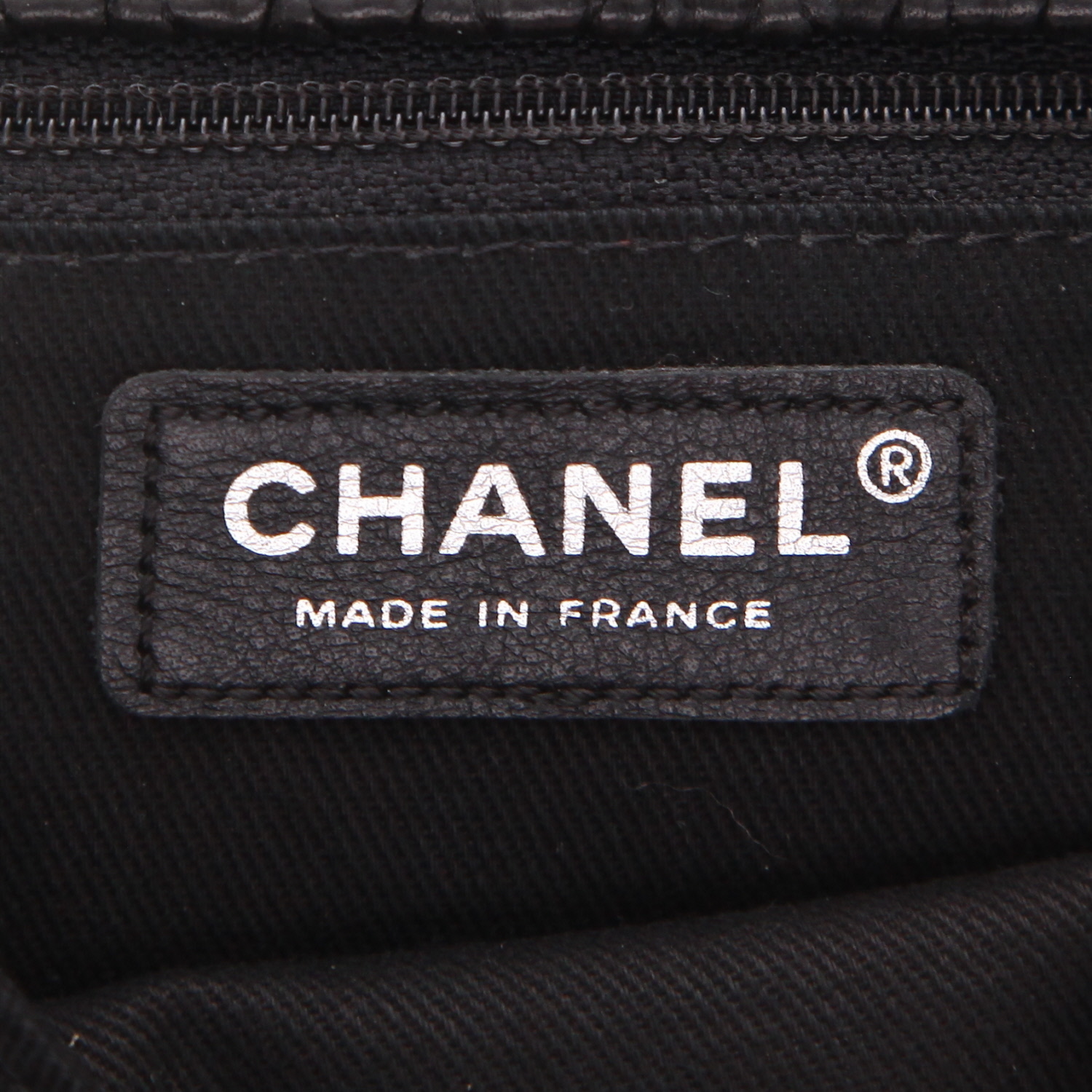 Sac à main Chanel  Timeless en cuir matelassé noir et cuir verni noir - Detail D2
