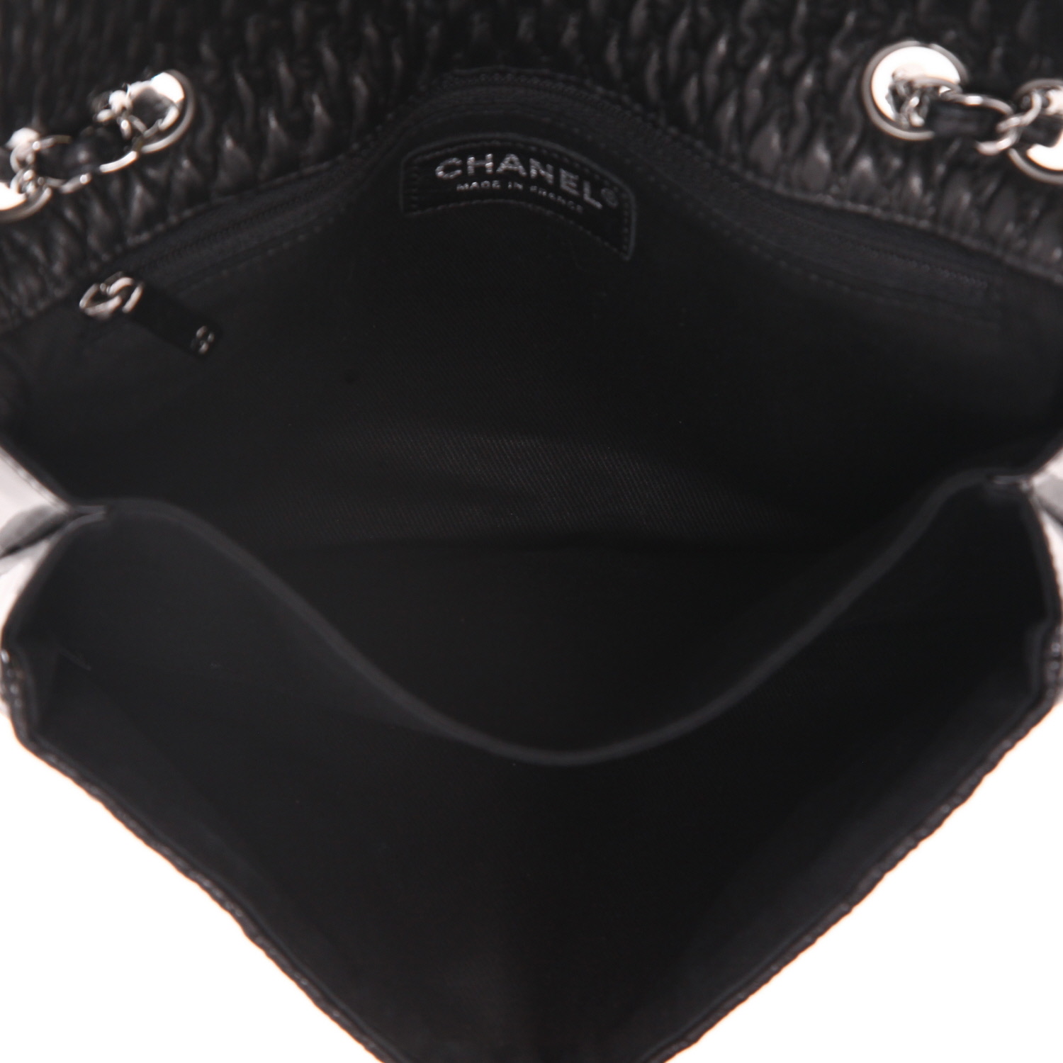 Sac à main Chanel  Timeless en cuir matelassé noir et cuir verni noir - Detail D3