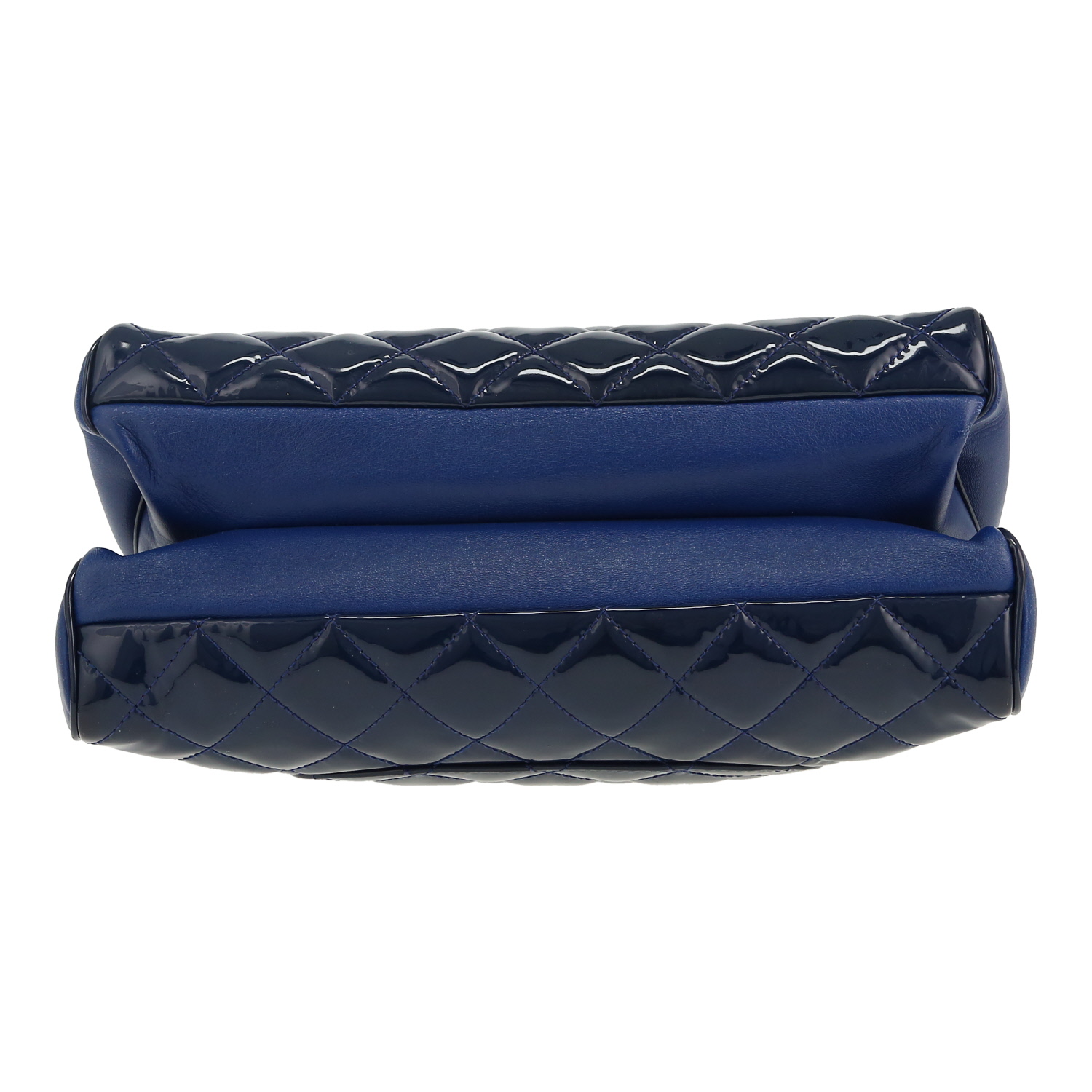 Chanel  Timeless handbag  in blue patent leather - Detail D1