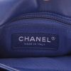 Bolso de mano Chanel  Timeless en charol azul - Detail D2 thumbnail