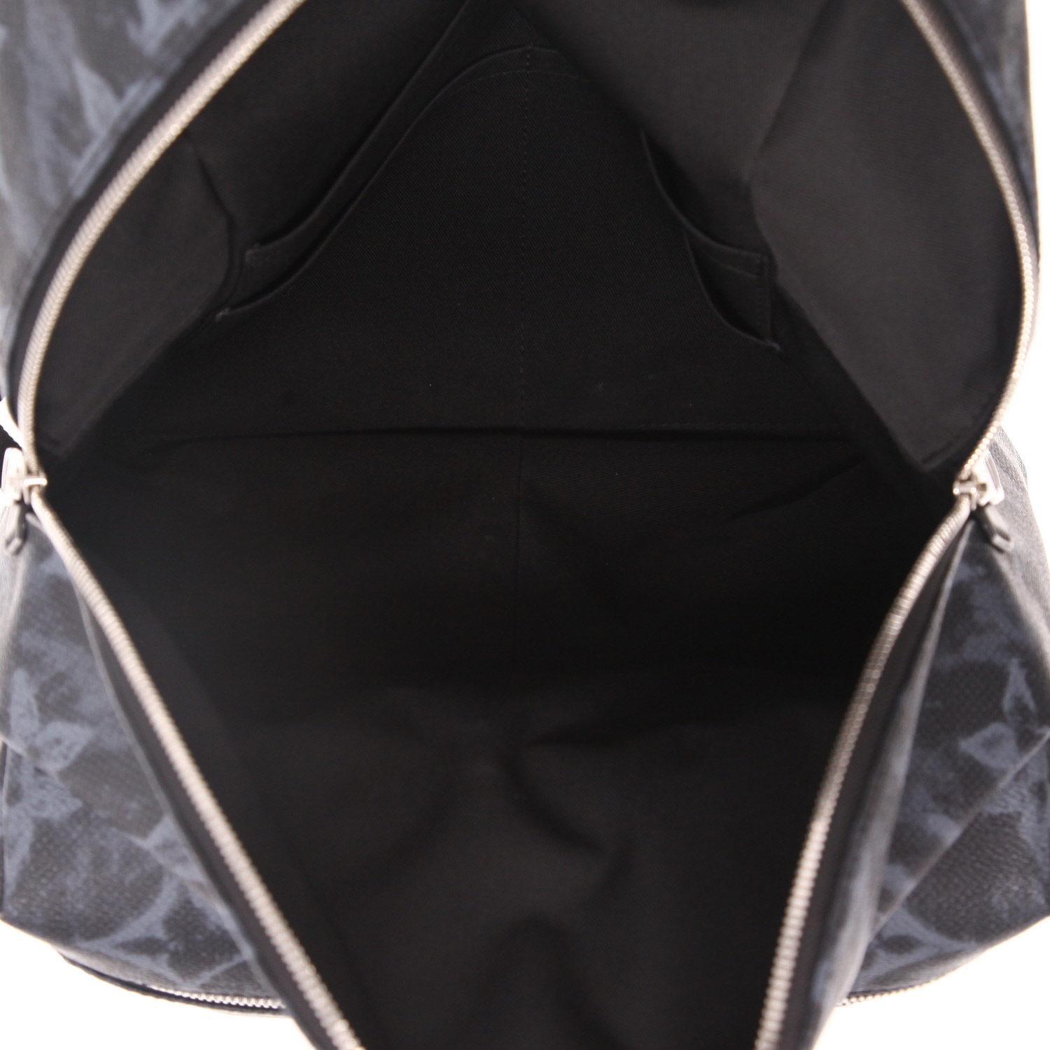 Louis Vuitton  Discovery backpack  in grey and black monogram canvas - Detail D3