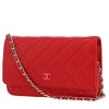 Bolso bandolera Chanel  Wallet on Chain en cuero acolchado rojo - 00pp thumbnail