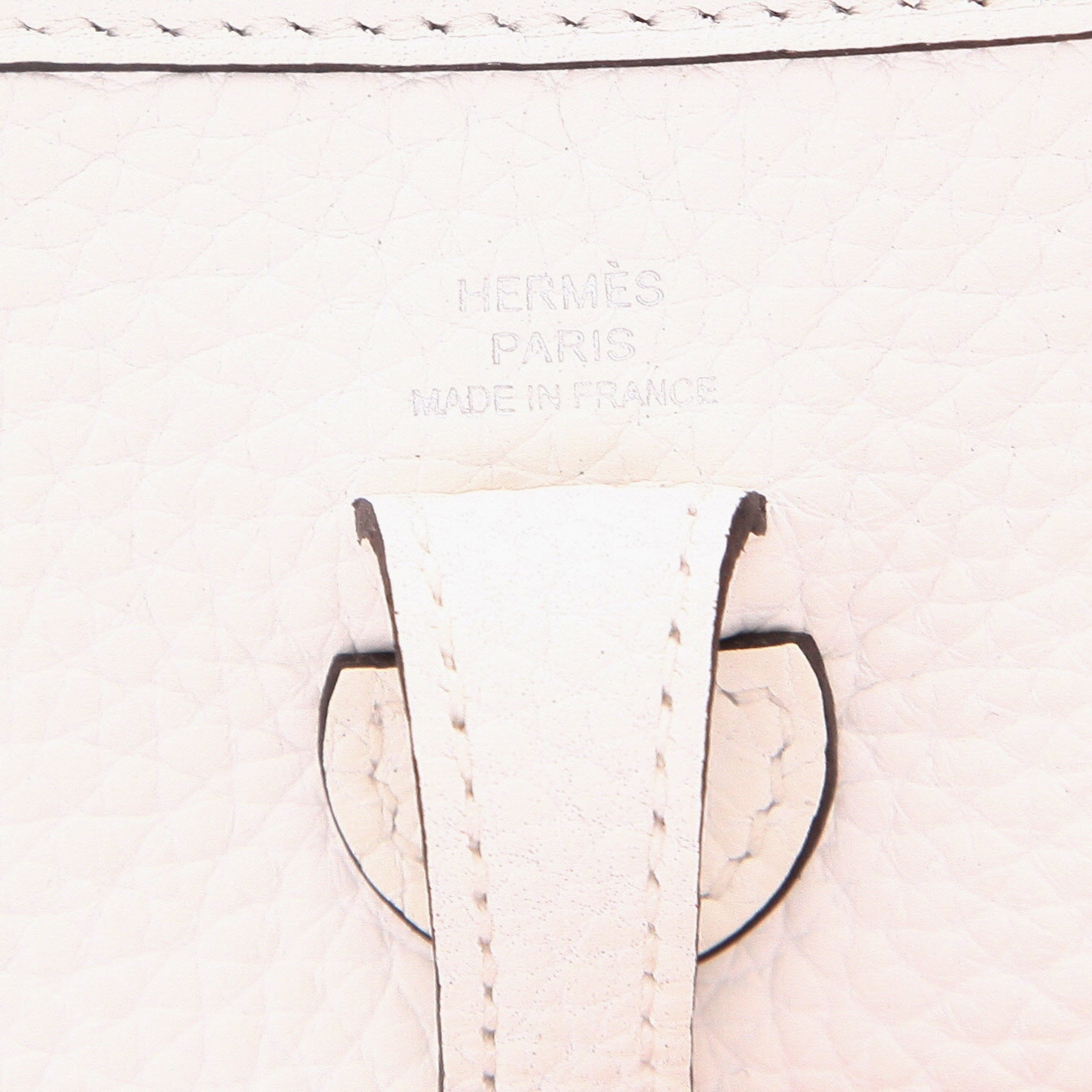 Sac bandoulière Hermès  Mini Evelyne en cuir taurillon clémence blanc - Detail D2