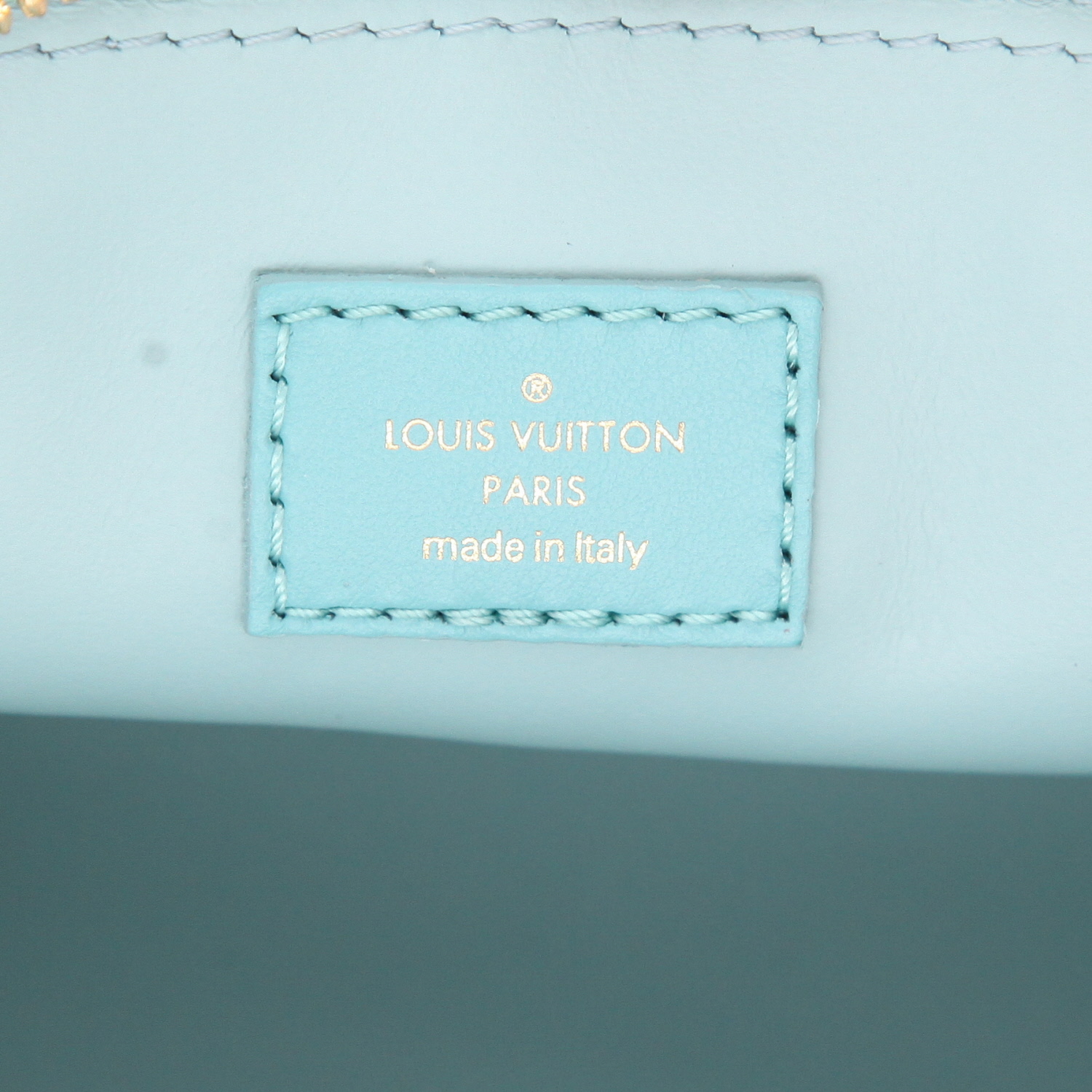 Louis Vuitton  Alma Micro handbag  in blue quilted leather - Detail D2