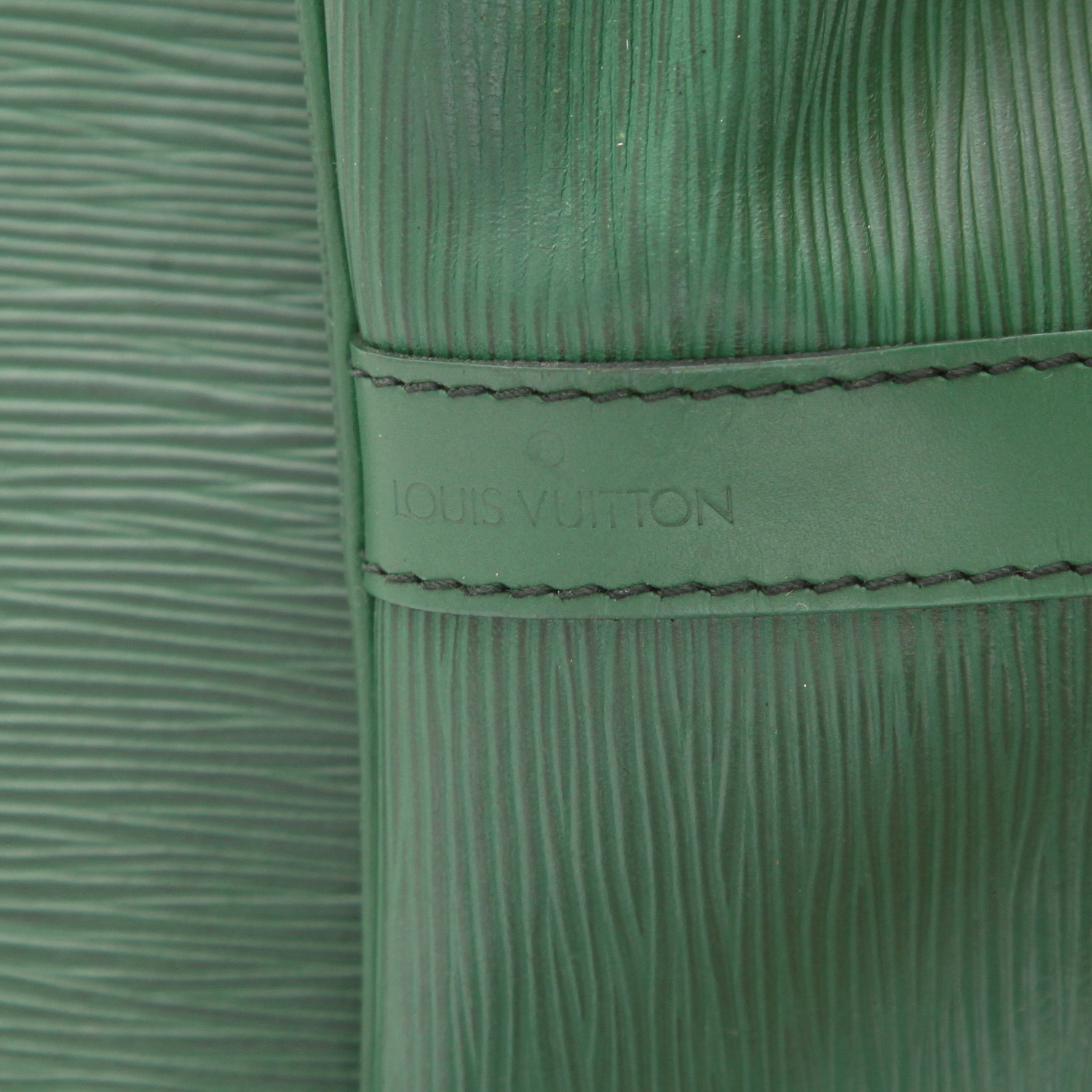 Sac à main Louis Vuitton  Noé en cuir épi vert - Detail D2