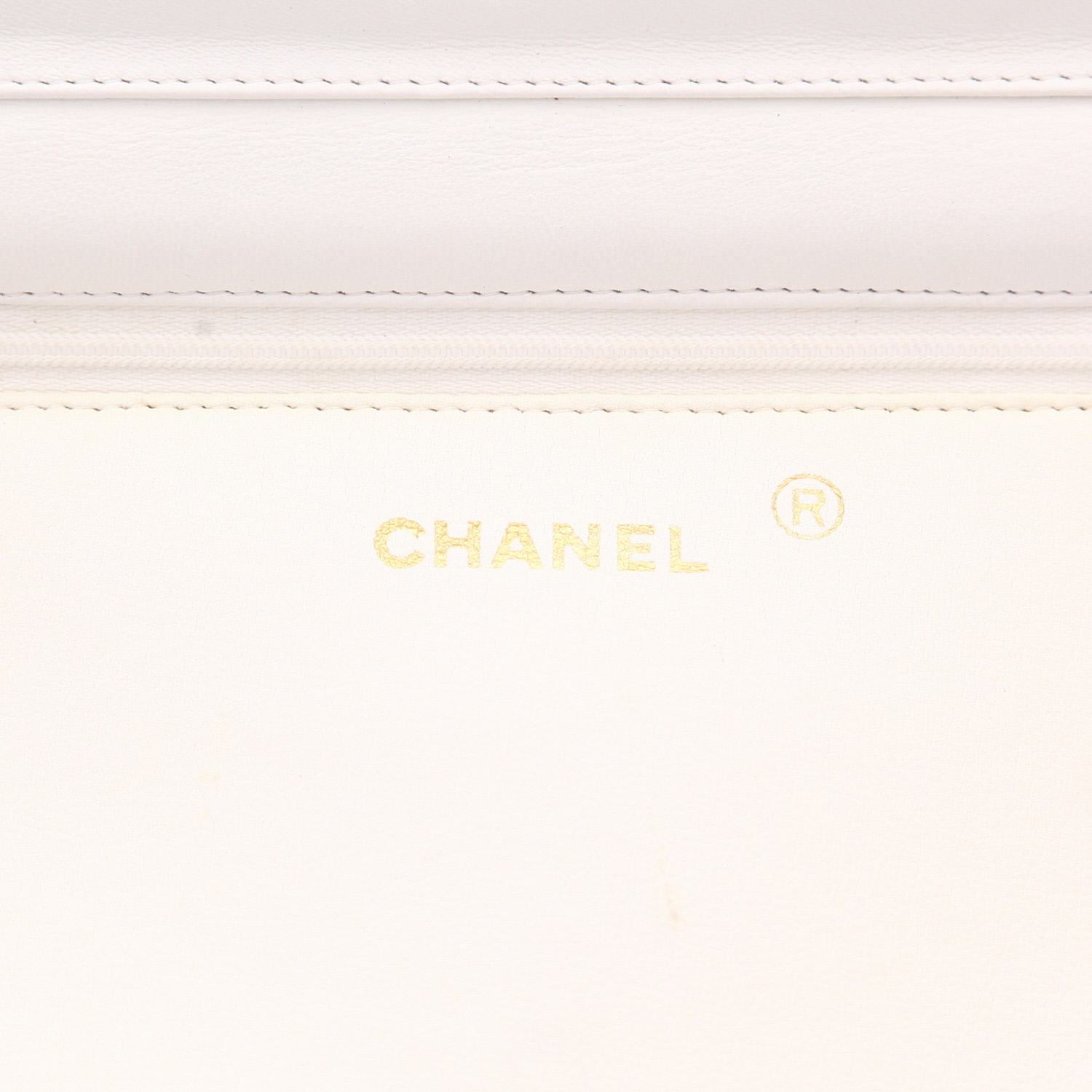 Chanel  Vintage handbag  in white quilted leather - Detail D2