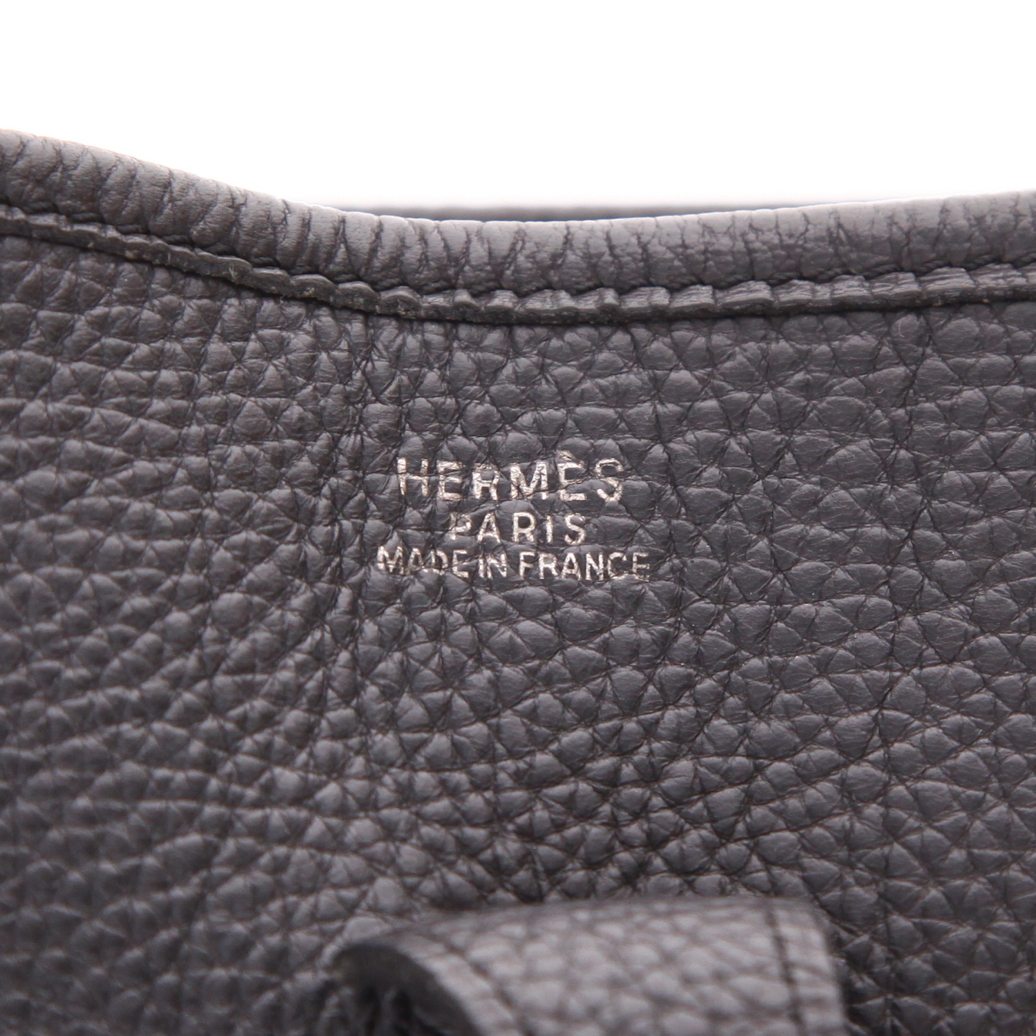 Sac bandoulière Hermès  Evelyne en cuir togo noir - Detail D2