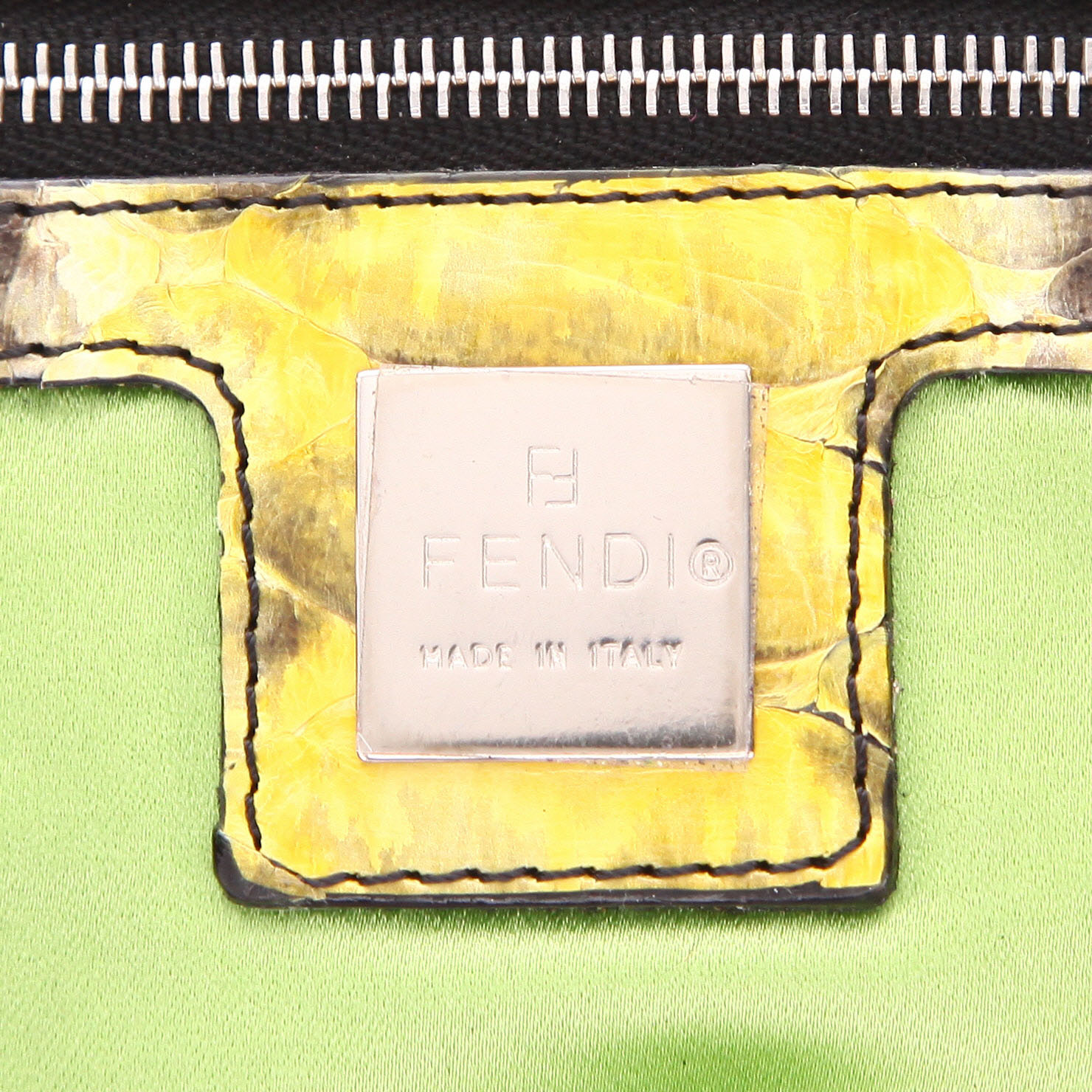 Fendi Baguette handbag in purple canvas with a green pearl - Detail D2