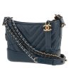 Borsa a tracolla Chanel  Gabrielle  in pelle trapuntata a zigzag blu - 00pp thumbnail