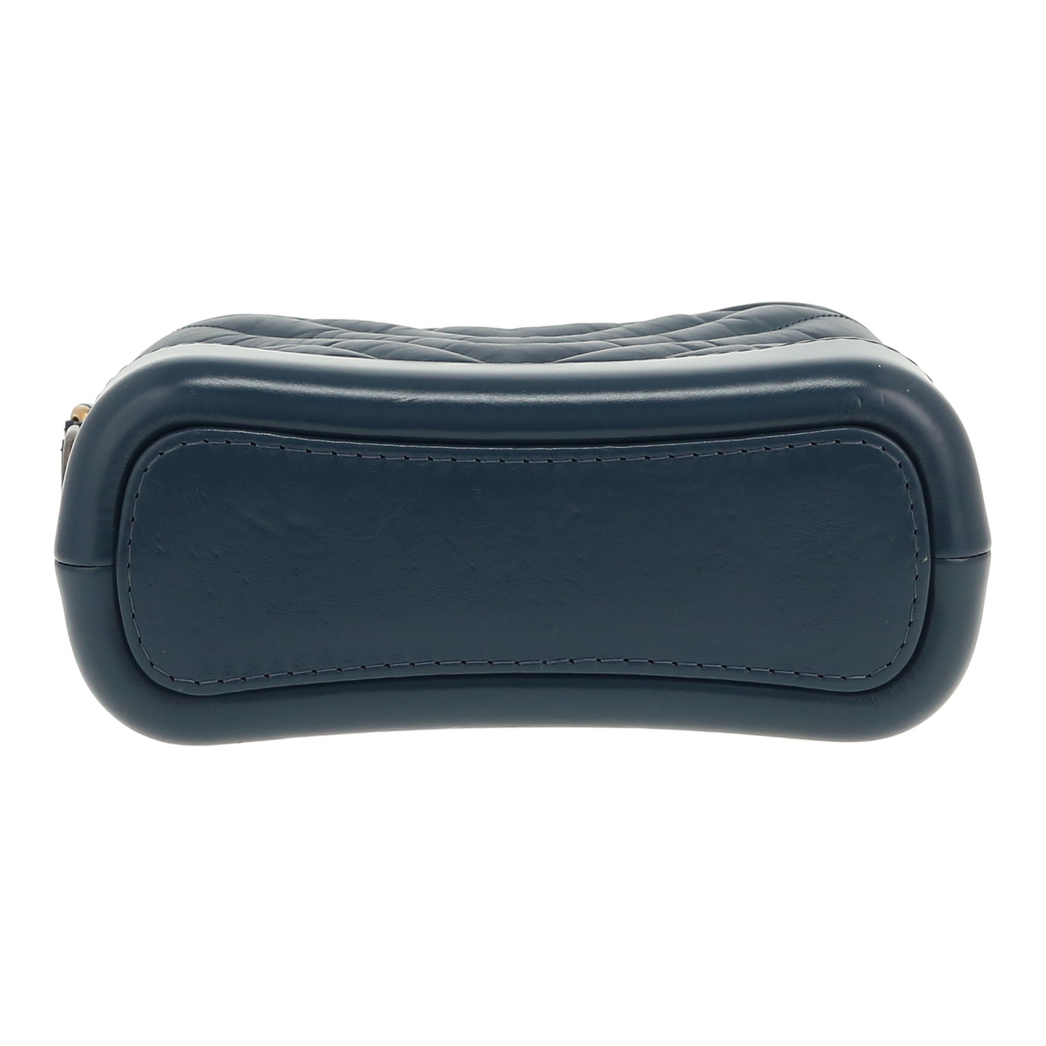 Bolso bandolera Chanel  Gabrielle  en cuero acolchado con motivos de espigas azul - Detail D1