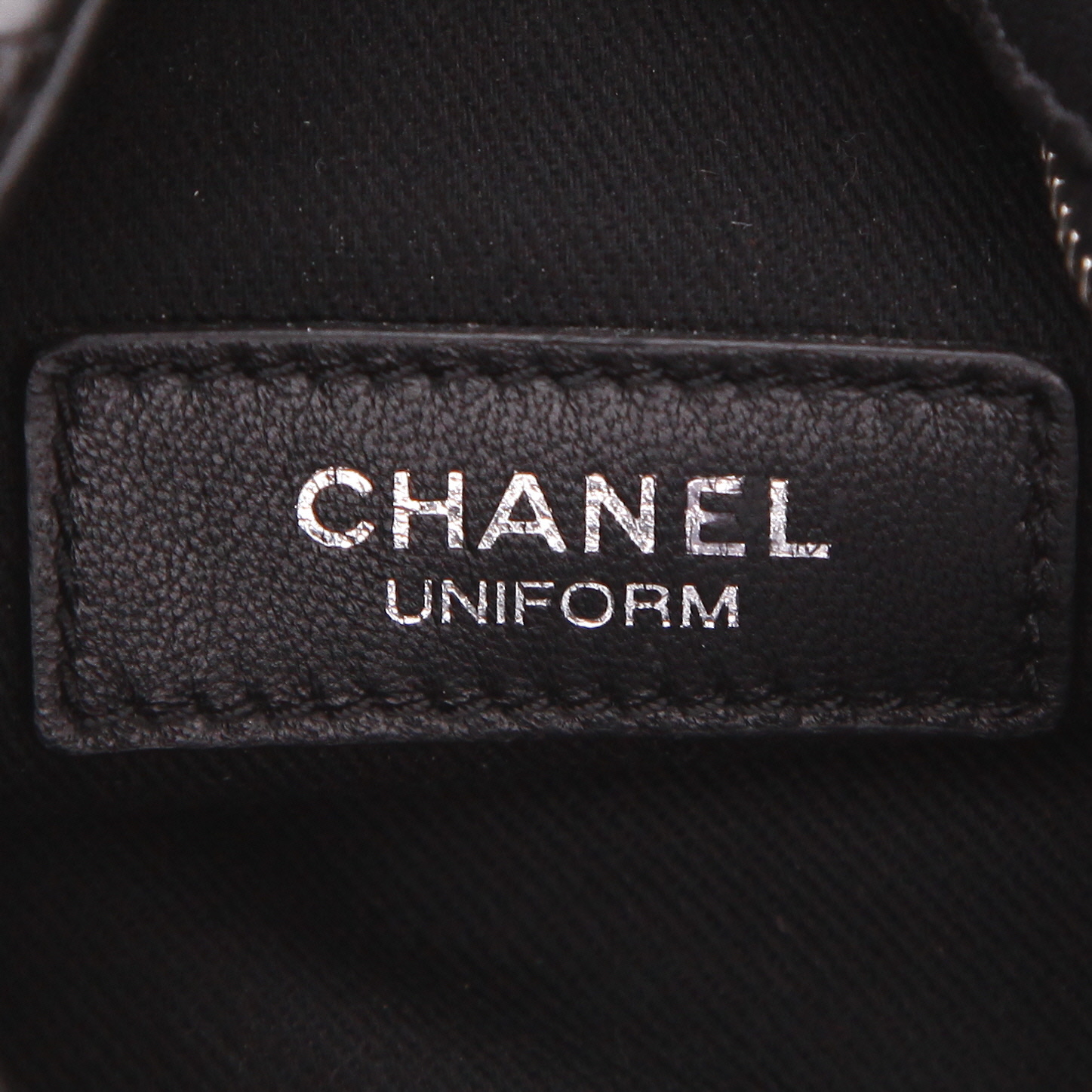 Bolso bandolera Chanel   en cuero acolchado negro - Detail D2