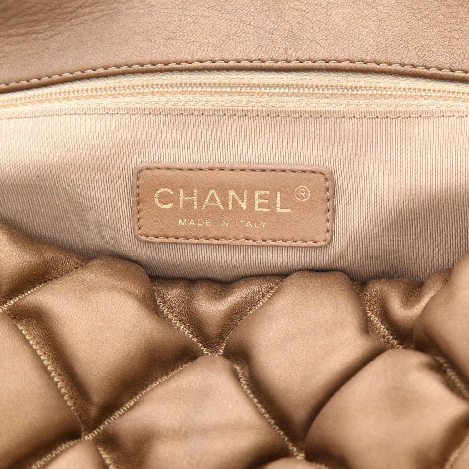 Sac à main Chanel  Bubble en cuir matelassé bronze - Detail D2