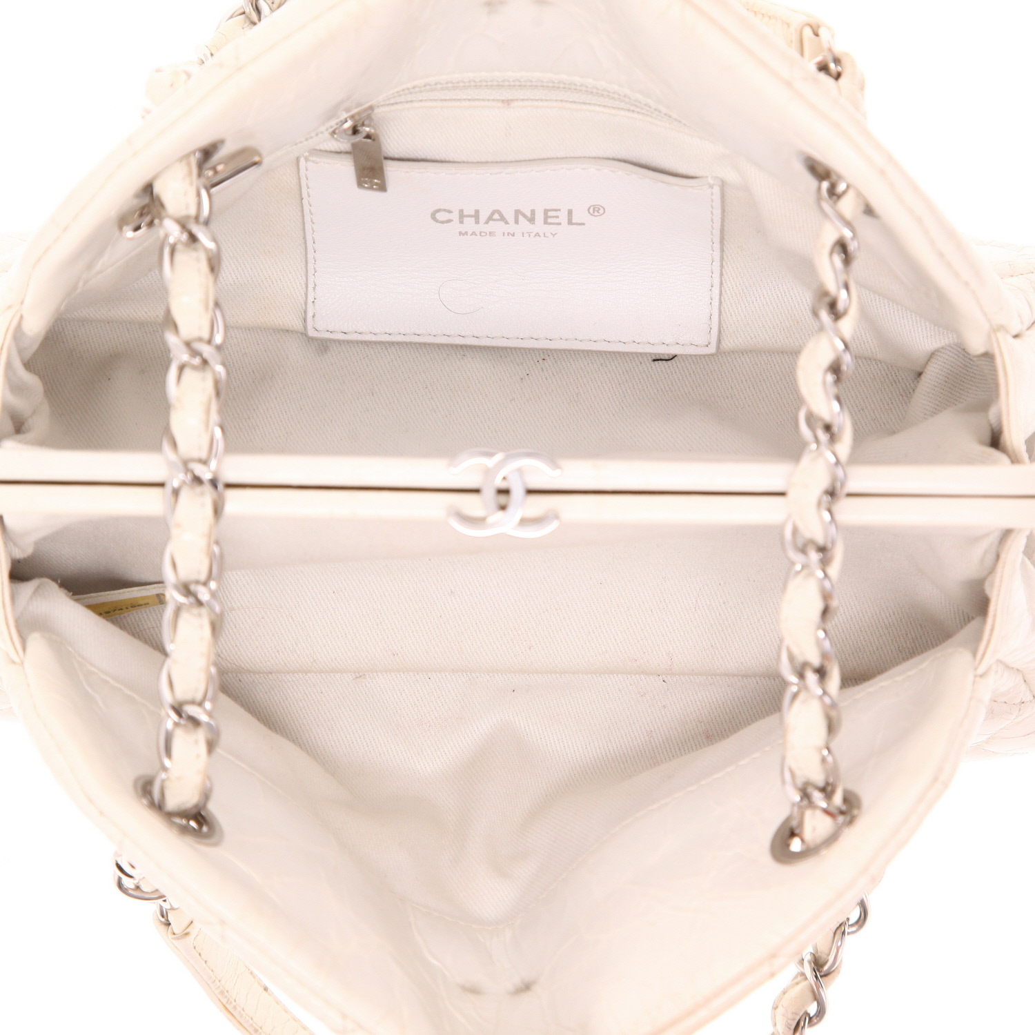 Sac à main Chanel  Mademoiselle en cuir verni matelassé blanc - Detail D3