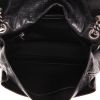 Sac bandoulière Saint Laurent  Niki moyen modèle  en cuir noir - Detail D3 thumbnail