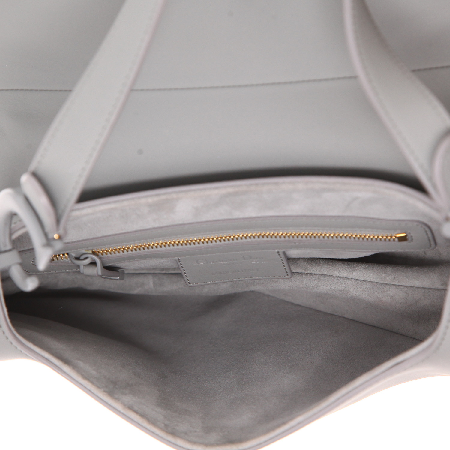 Sac à main Dior  Saddle en cuir ultra mat gris - Detail D3