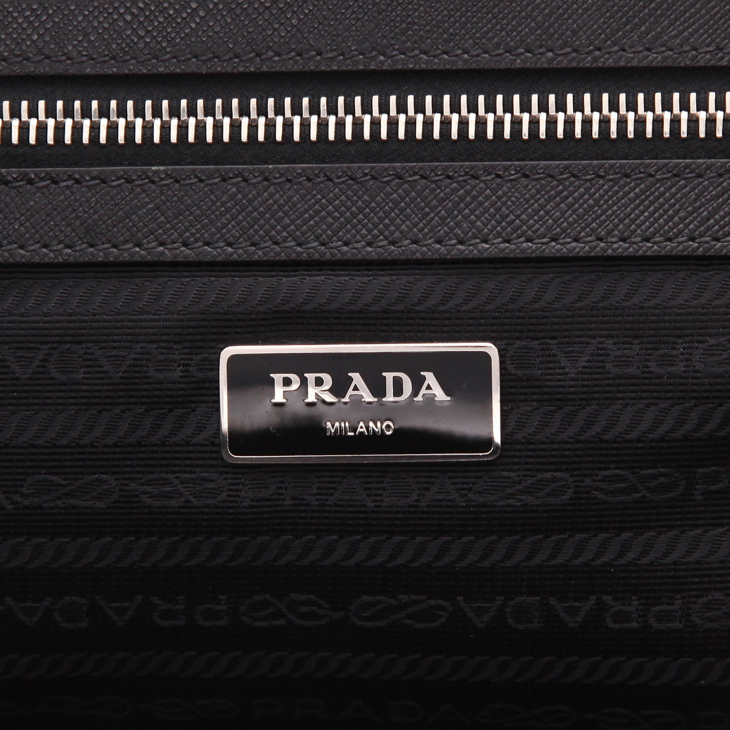 Prada   briefcase  in black leather - Detail D2