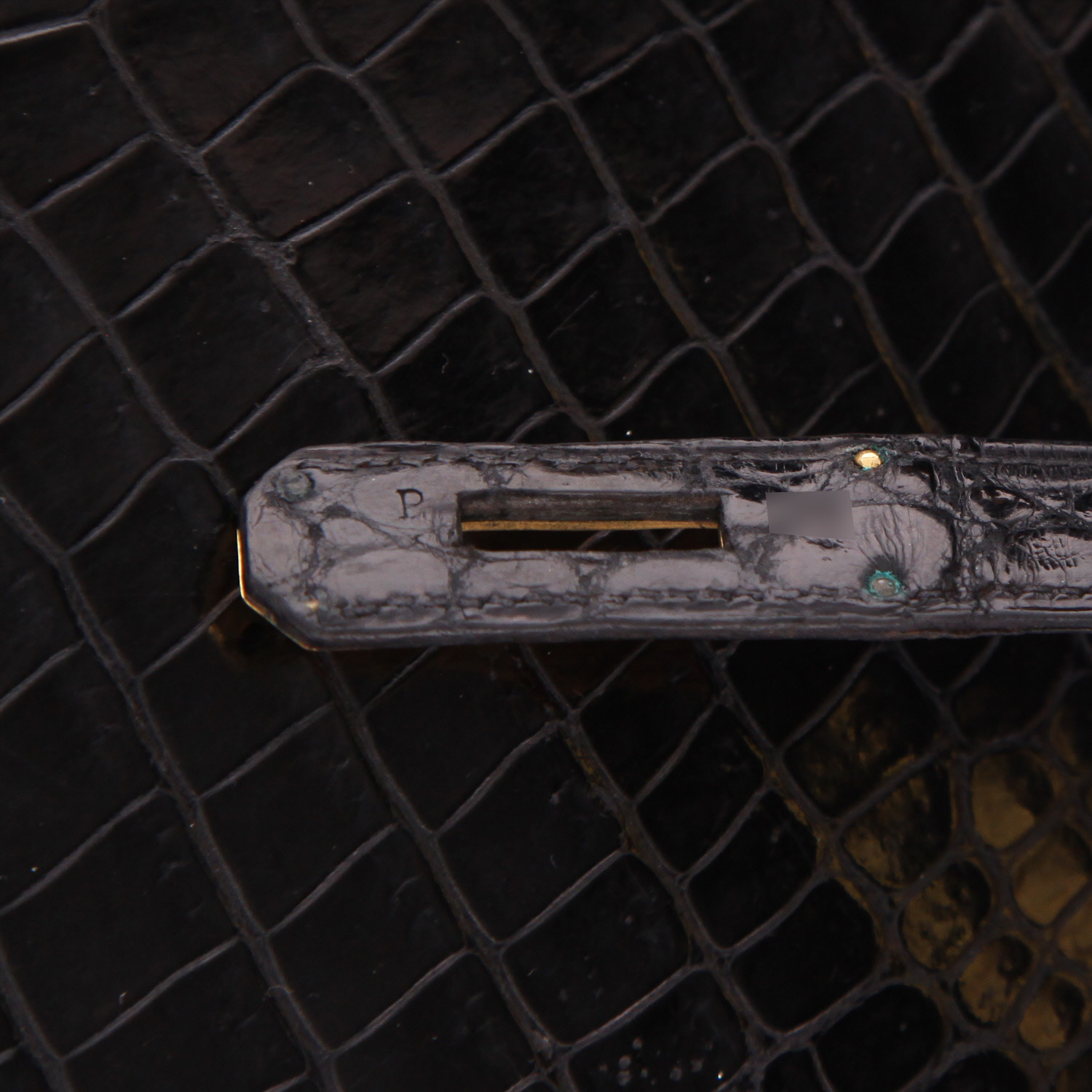 Bolso de mano Hermès  Kelly 28 cm en cocodrilo porosus negro - Detail D4