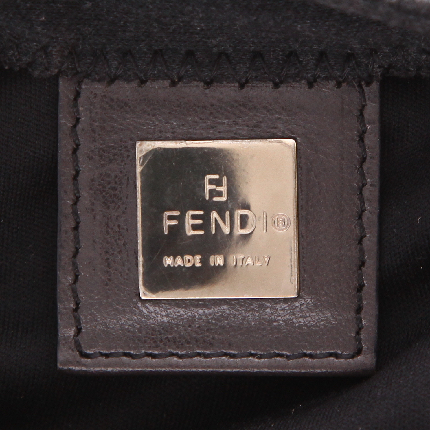 Fendi  Baguette handbag  in grey canvas - Detail D2
