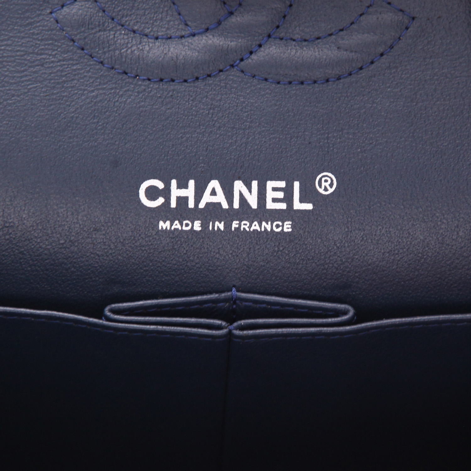 Borsa Chanel  Timeless Classic in pelle verniciata e foderata blu - Detail D2