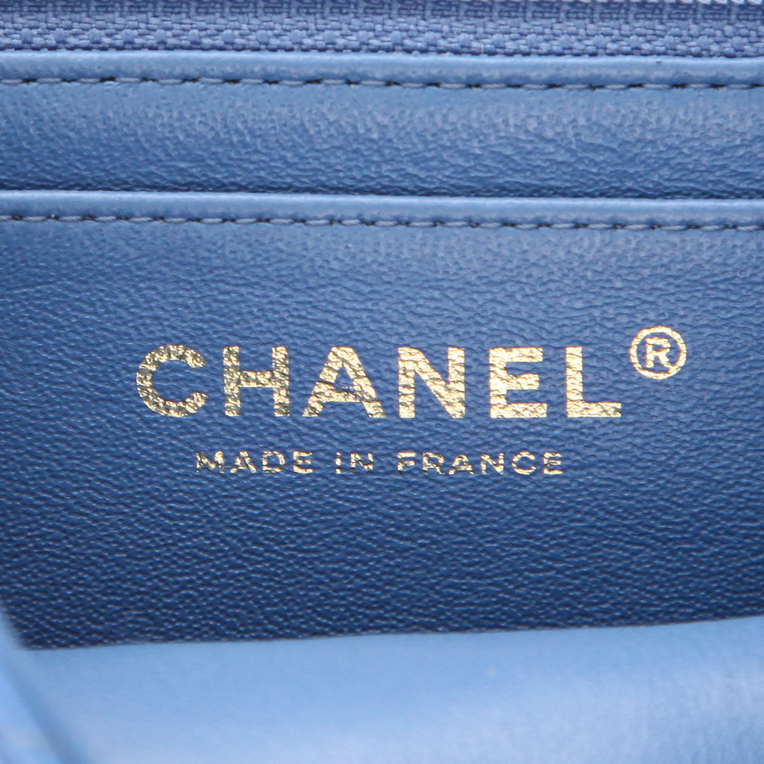 Sac bandoulière Chanel  Mini Carré en cuir matelassé bleu - Detail D2