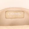 Bolso de mano Chanel  Vintage en cuero blanco - Detail D2 thumbnail