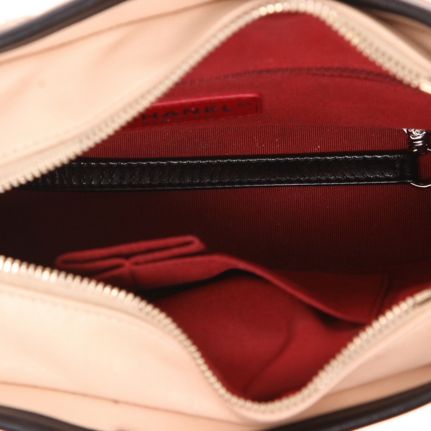 Borsa a tracolla Chanel  Gabrielle  modello piccolo  in pelle trapuntata beige e pelle nera - Detail D4