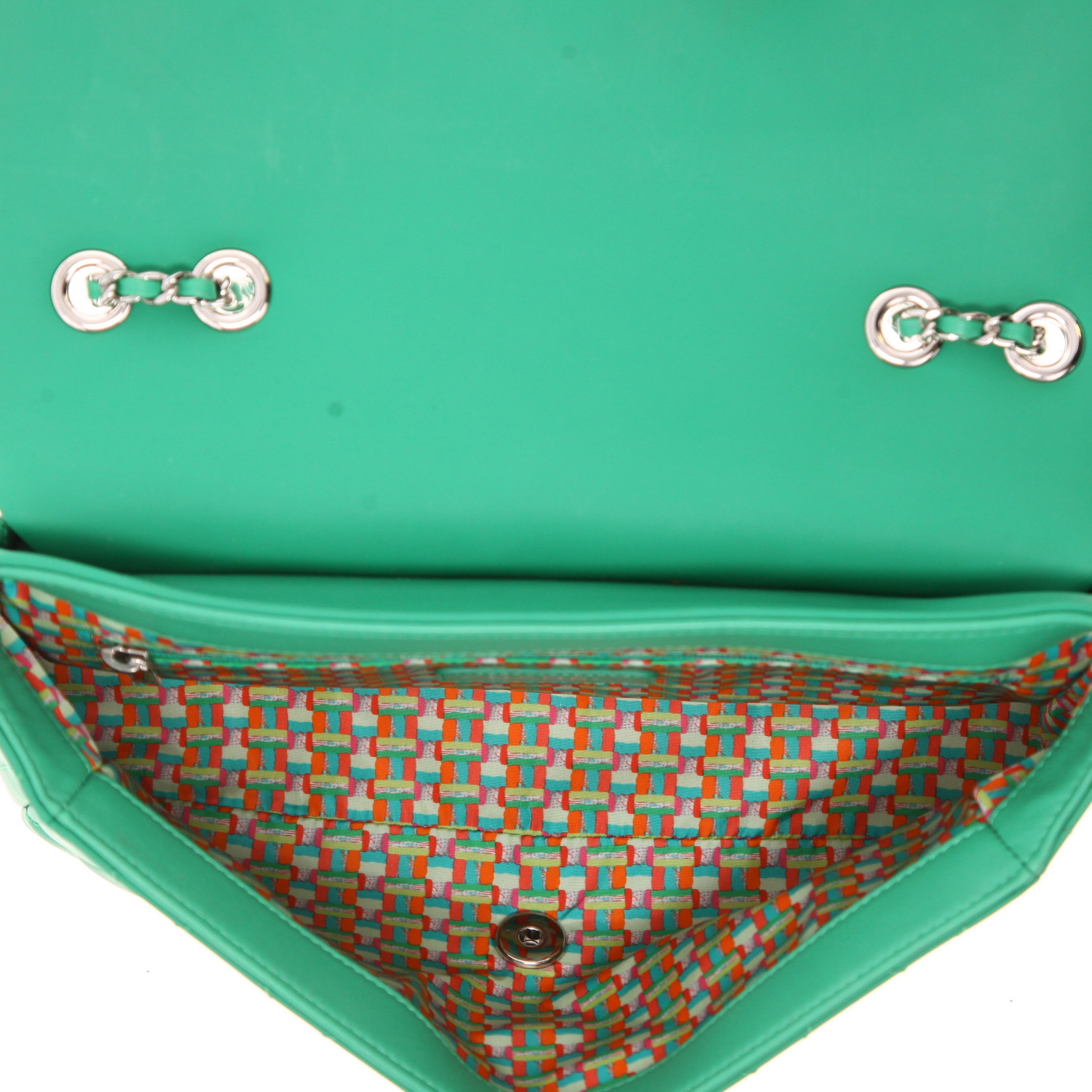 Bolso de mano Chanel  Timeless en lona acolchada verde - Detail D3