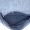 Bolso bandolera Chanel  19 en lona denim azul - Detail D3 thumbnail