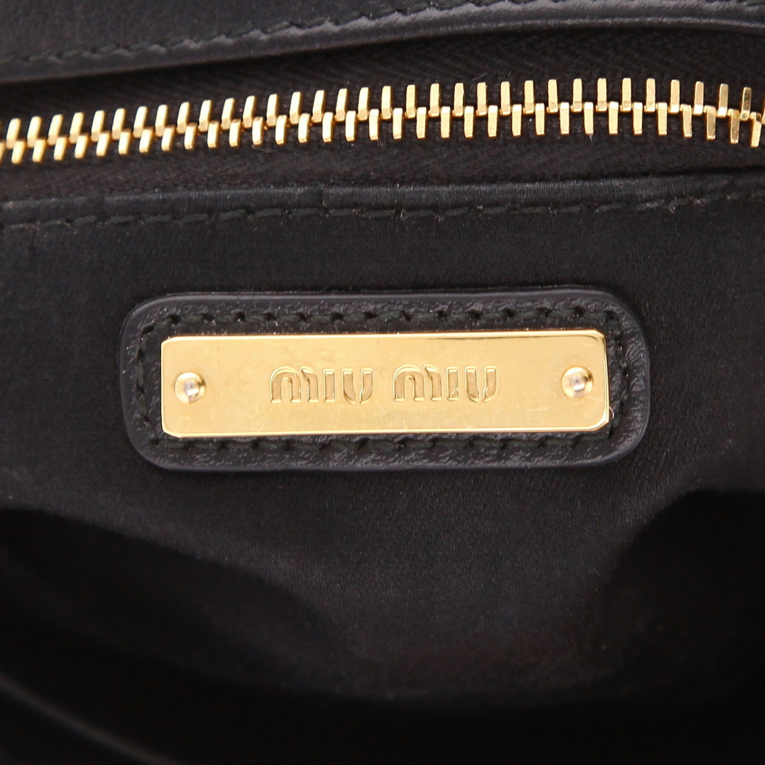 Bolso bandolera Miu Miu   en cuero negro - Detail D2