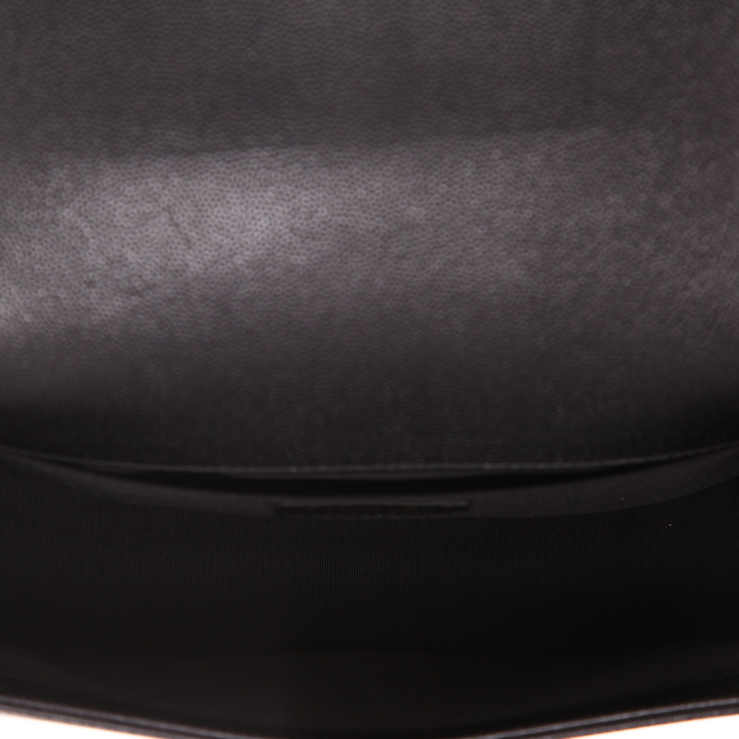 Chanel  Boy shoulder bag  in black quilted grained leather - Detail D3