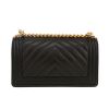 Borsa a tracolla Chanel  Boy in pelle martellata e trapuntata nera - Detail D4 thumbnail