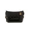 Sac bandoulière Chanel  Gabrielle  petit modèle  en cuir matelassé noir et cuir verni noir - 360 thumbnail