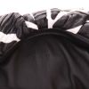 Bolso de mano Bottega Veneta  Pouch en cuero negro y blanco - Detail D2 thumbnail