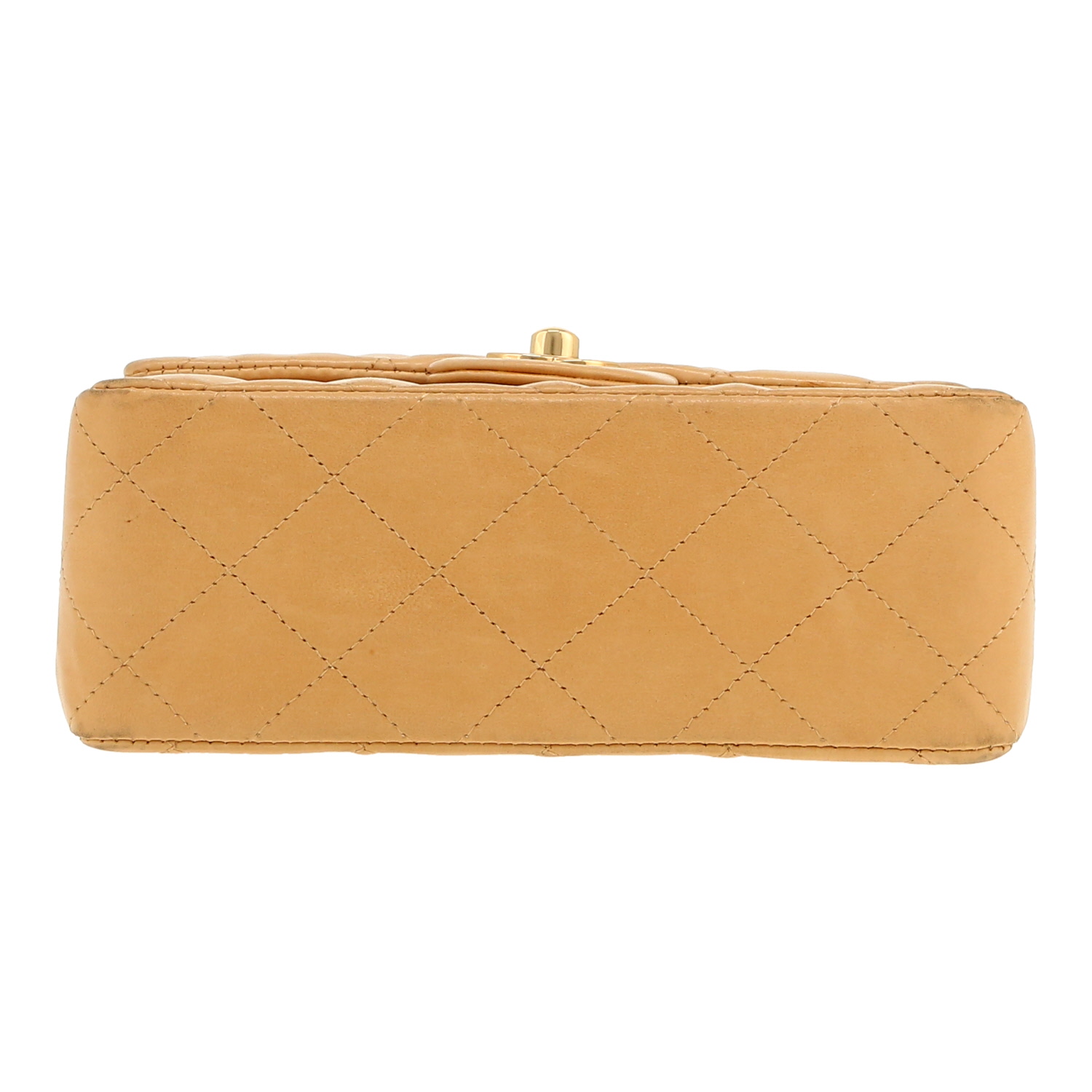 Bolso de mano Chanel  Timeless Mini en cuero acolchado beige - Detail D1