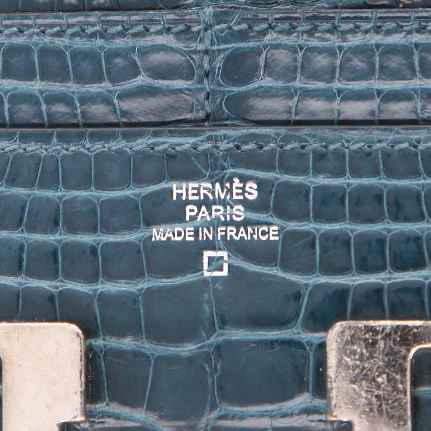 Portefeuille Hermès  Constance Wallet en alligator bleu - Detail D2