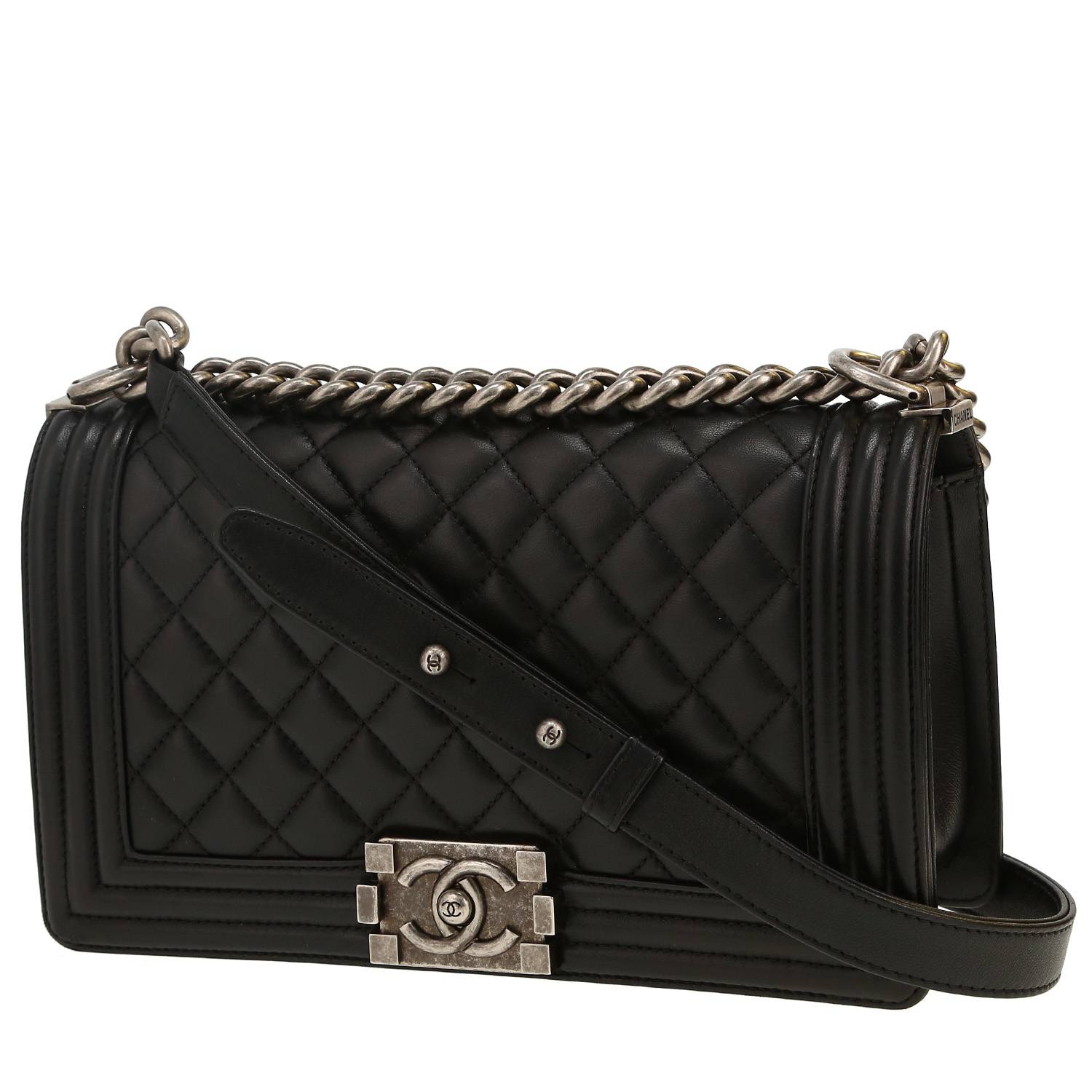 Chanel  Boy shoulder bag  in black quilted leather