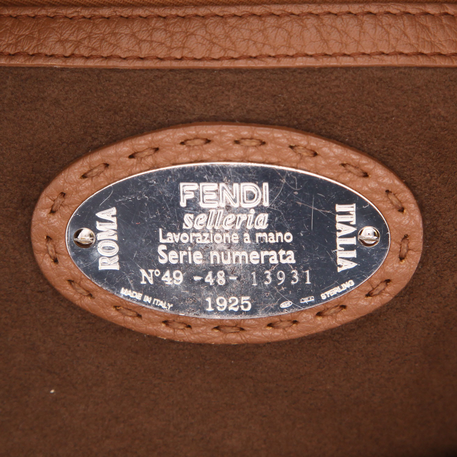 Bolso de mano Fendi  Selleria Lei Boston en cuero granulado marrón - Detail D2