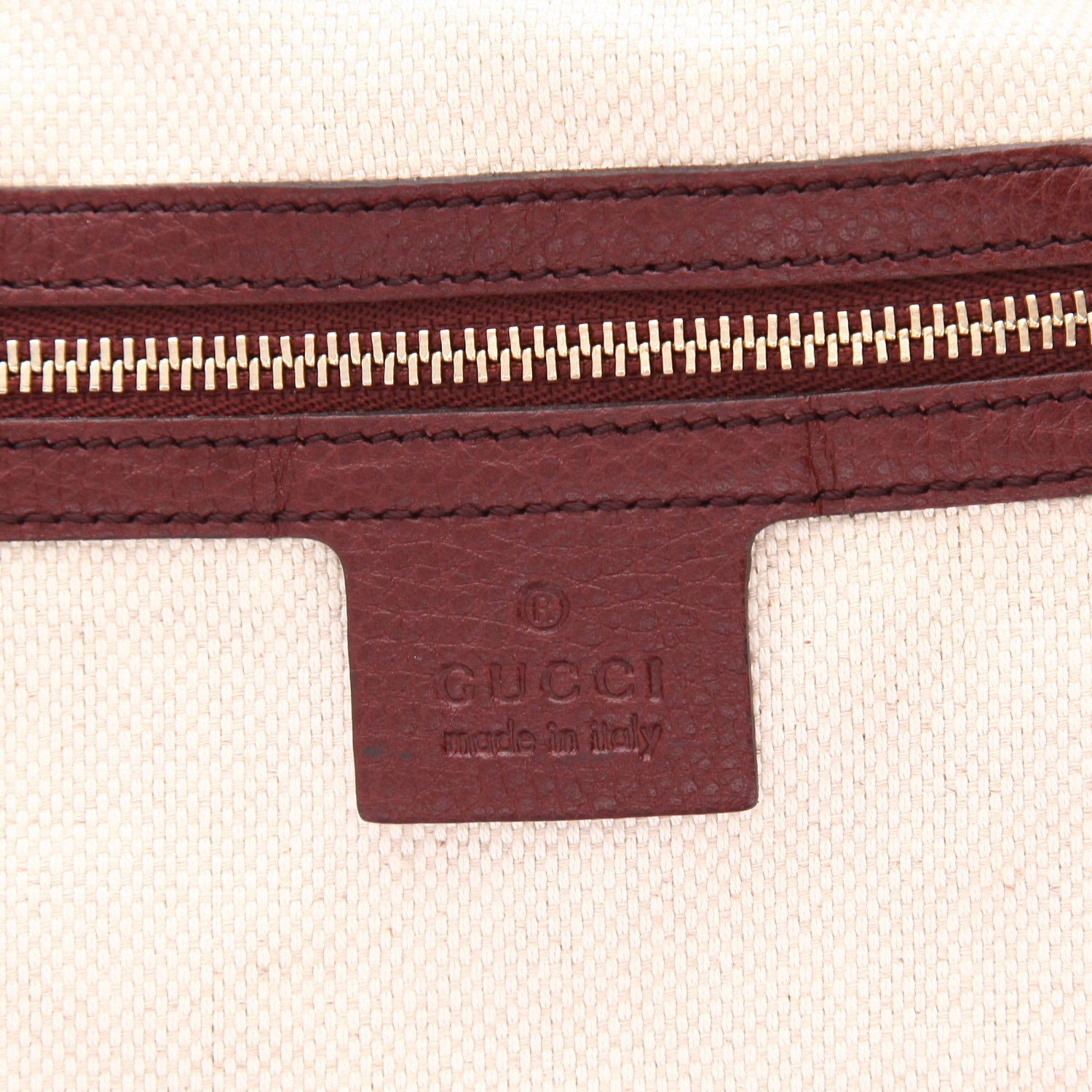 Sac cabas Gucci  Soho en cuir grainé bordeaux - Detail D2