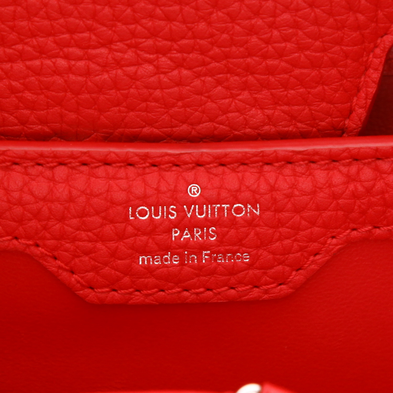Sac bandoulière Louis Vuitton  Capucines MM en cuir taurillon clémence rouge - Detail D2