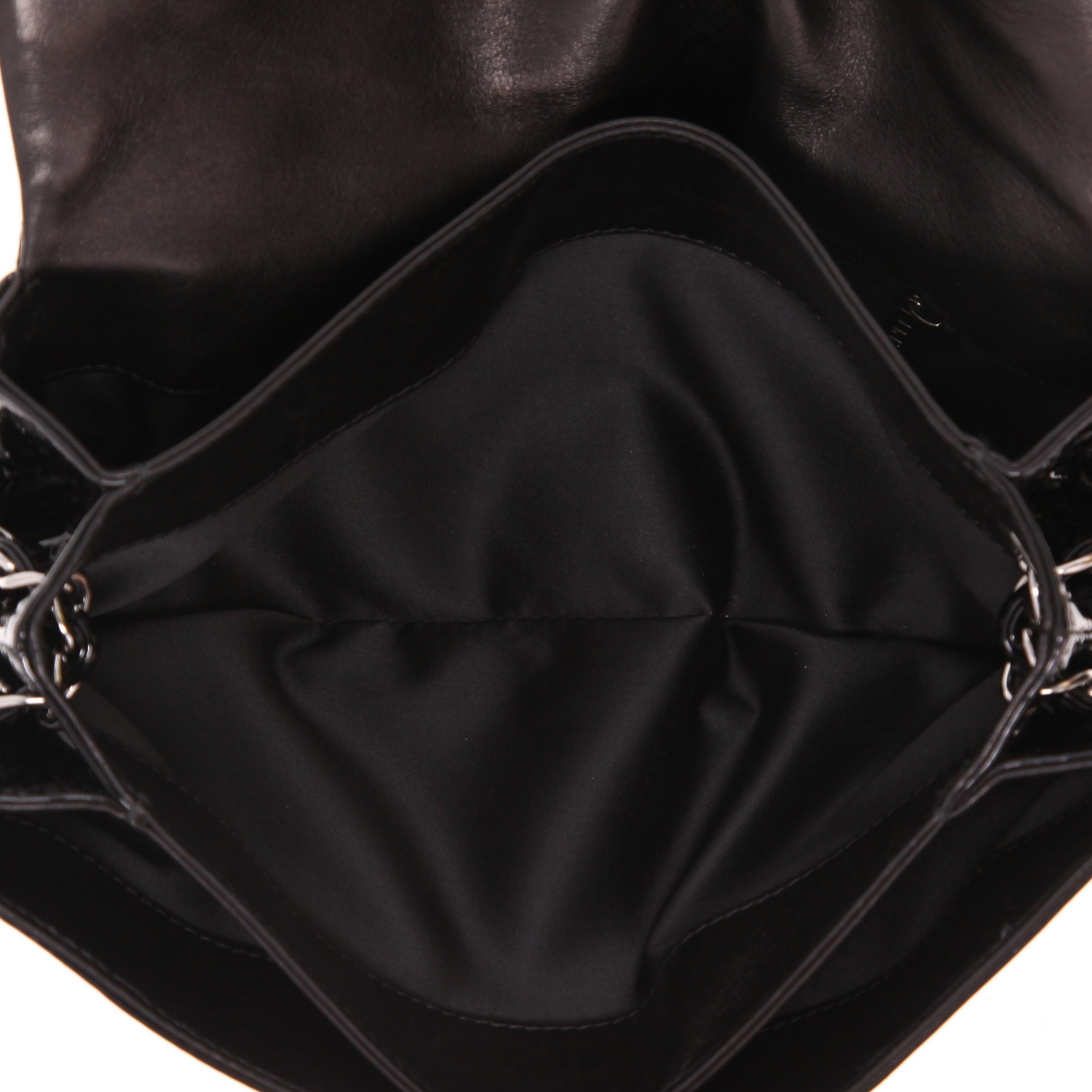 Sac à main Chanel  Timeless en cuir verni noir - Detail D3