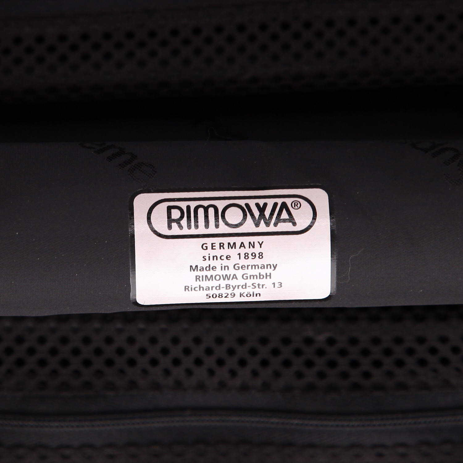 Maleta rígida Rimowa  Check-In Edition Limitée en aluminio bicolor negro y blanco y plástico negro - Detail D2